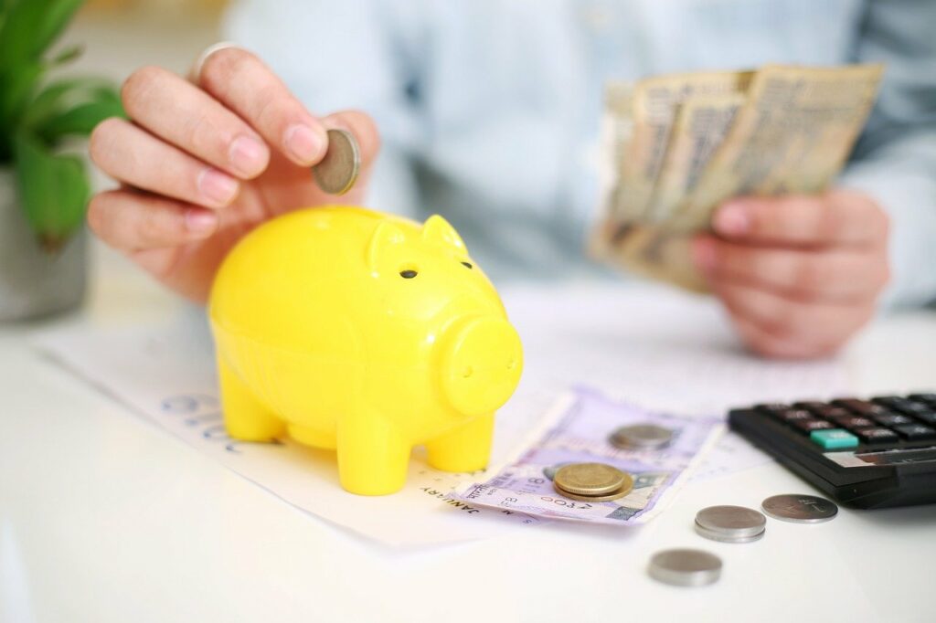 money-savings-credit-card-7702634 money, savings, credit card-7702634.jpg